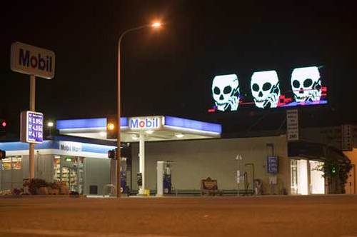 skullphone4.jpg
